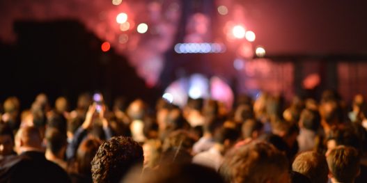 people-eiffel-tower-lights-night